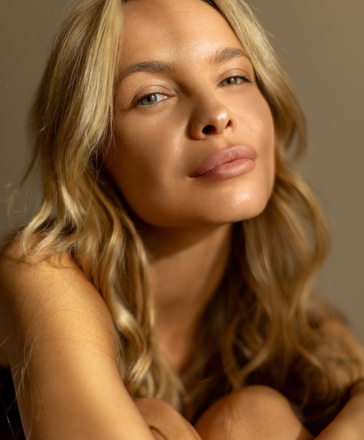 Close-up of a Melbourne lip filler model with wavy blonde hair.