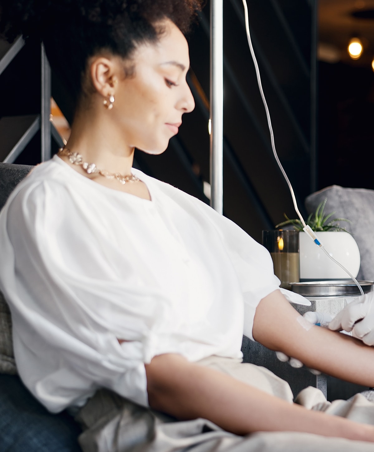 Melbourne IV Therapy model receiving medical treatment in a modern setting.